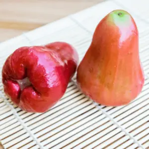 28 Fruits That Start With R (A Complete List) - NatureWord